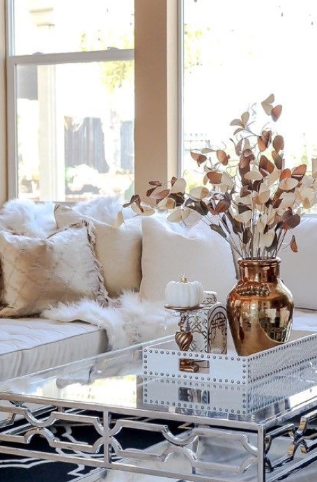 rose gold and gold living room accents - lazy loftfroy