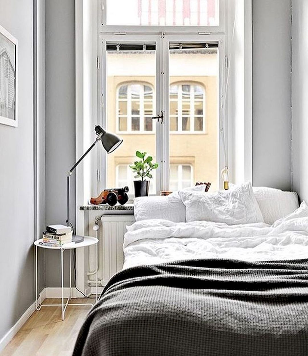 gray bedroom with colors that make a room look bigger ...