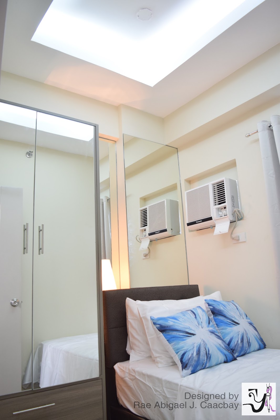 Bedroom design with wall mirror