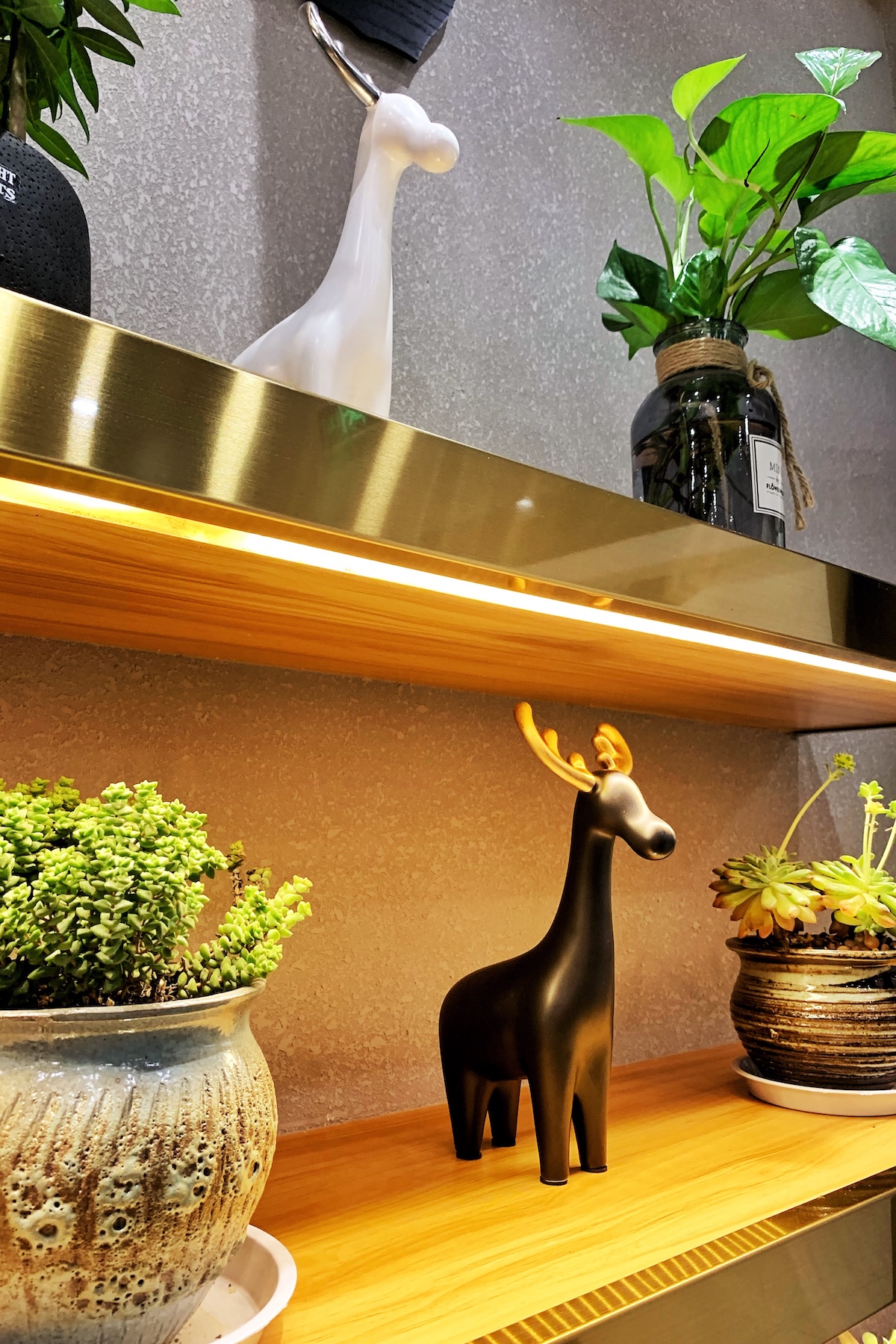 Gold decorative accent idea 4