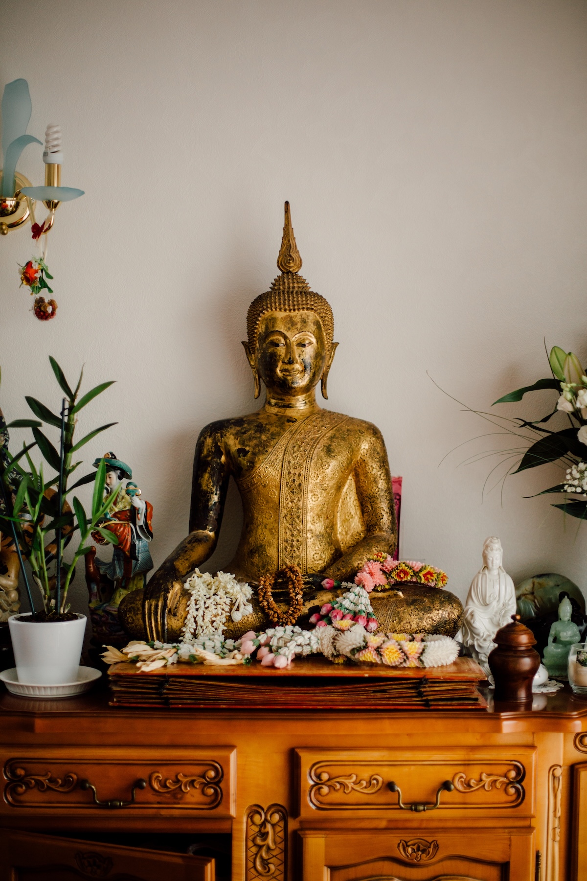 Gold decorative accent idea 6