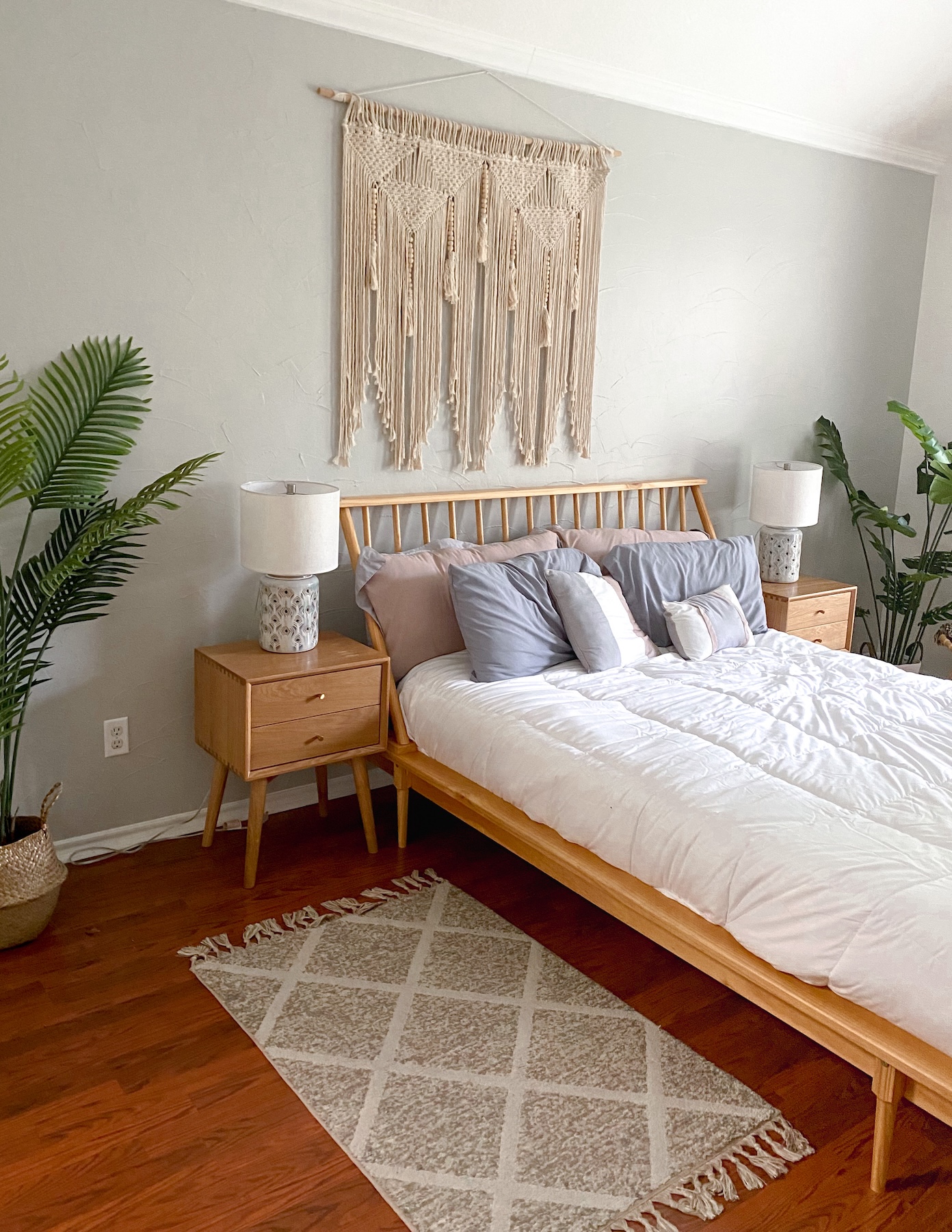pick minimalist low-to-ground furniture